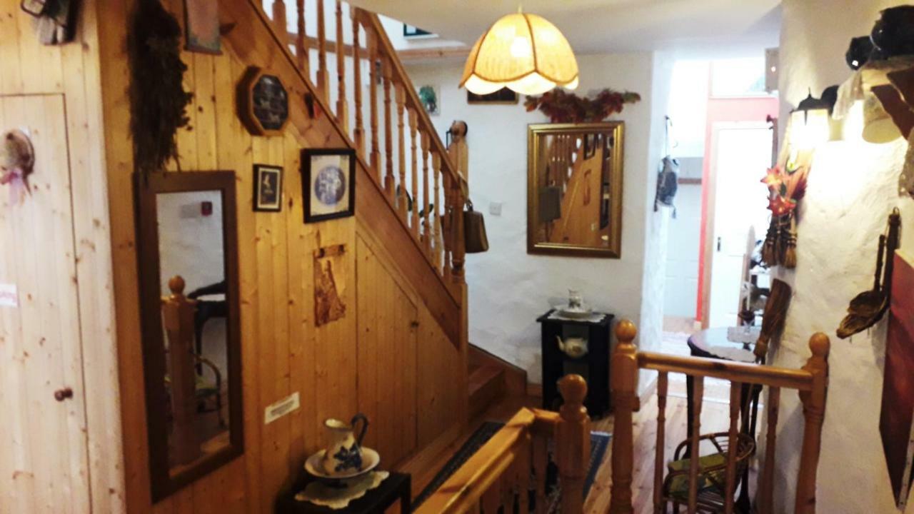 Vaughans Pub/Accommodation Clifden Esterno foto