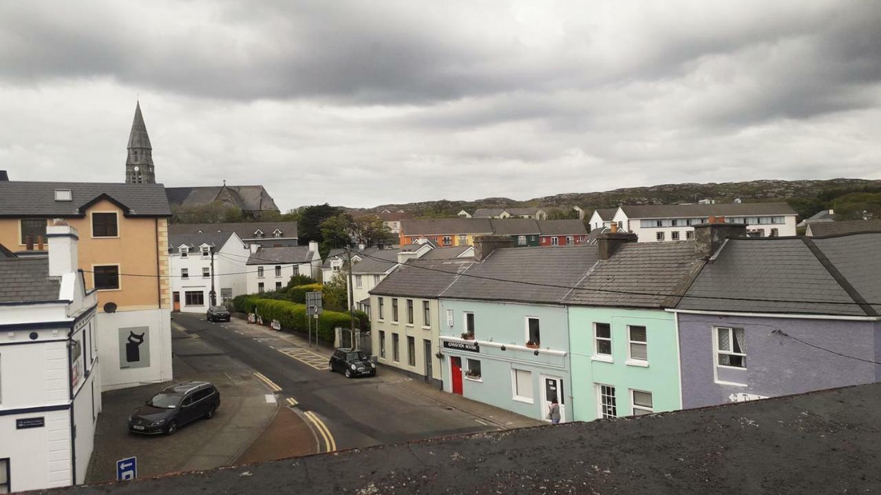 Vaughans Pub/Accommodation Clifden Esterno foto
